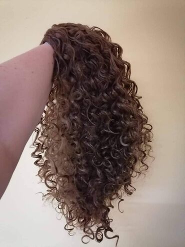 Perike i klipse: Perike
Cena 3200din — 30