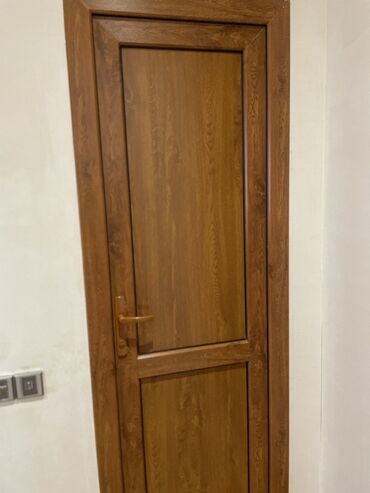 ikinci el qapi pencereler: Ağac naxışlı qapı - Material: odun teksturasına malik MDF/laminat