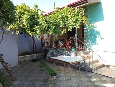 Həyət evləri və villaların satışı: 3 otaqlı, 100 kv. m, Orta təmir