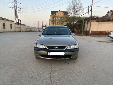 Opel: Opel Vectra: 2 л | 1996 г. 430000 км Хэтчбэк