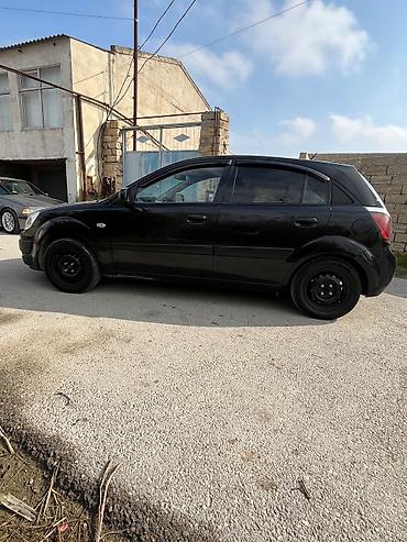 hundai elentra 2012: Kia Rio – qara rəngli hetçbek Texniki və komfort xüsusiyyətləri: - — 9