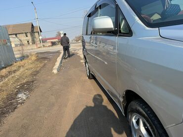 Toyota: Toyota Voxy: 2003 г., 2 л, Автомат, Бензин