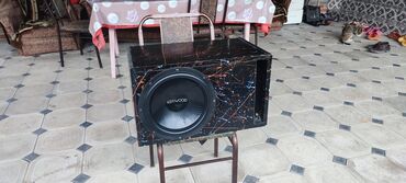 Холодильники для авто: Kenwood subwoofer + Sony Xplod gücləndirici ilə hazırlanan bas
