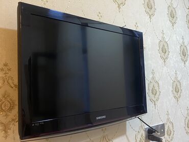 Televizorlar: 82 ekran televizor satilir islek veziyyetdedi ekraninda prablem var