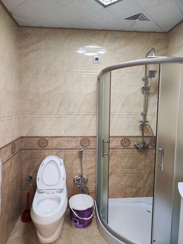 Uzunmüddətli kirayə mənzillər: Yeni təmir, təmirdən sonra yaşayış olmayıb.Baku Medical Plazanın — 9