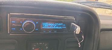 ses yazan cihaz: Pioneer avtomobil maqnitofonu - Model: 1-DIN ön panel - Girişlər: USB — 1