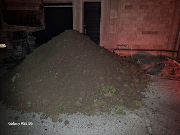 Digər tikinti daşları: Təsvir: - Döküntü torpaq/şevrelənmiş torpaq materialı - Yük maşını ilə — 16