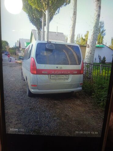 кемпинг дом на колесах: Минивэн Nissan Serena серебристого цвета, идеально подходит для
