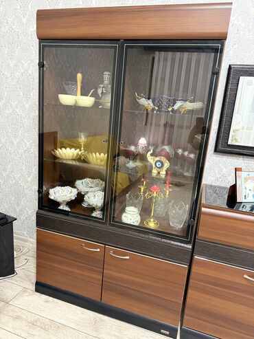 стеклянный кухонный стол: Qonaq otağı üçün vitrindən ibarət mebel dəsti Tərkibi: - 2 şüşə