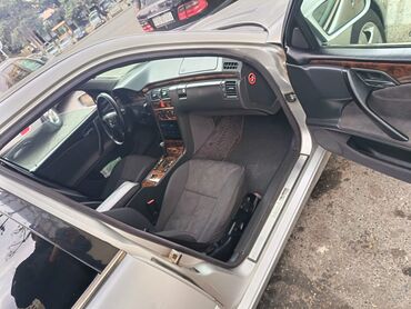 Mercedes-Benz: Mercedes-Benz E-Class: 2.7 l | 1999 il Sedan — 6