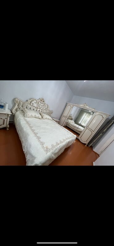 одна спальный кровать: Спальный гарнитур, Двуспальная кровать, Б/у