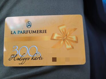 Ətriyyat: La Parfumerie Mağasından 300 manatlıq hədiyyə kartı. Kart 250 manata