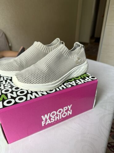 удобный обувь: Легкие и дышащие детские кроссовки Woopy Fashion в светло-бежевом