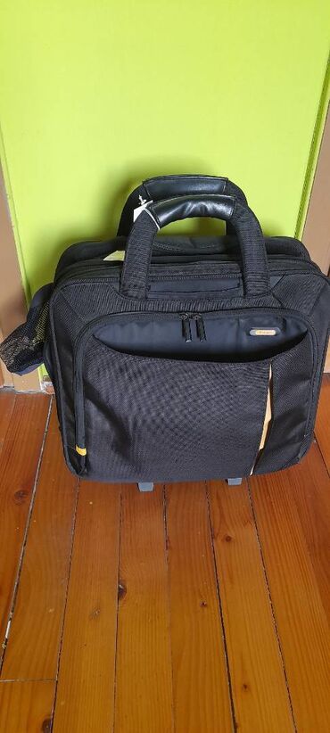 Putni koferi i torbe: Odlicna Targus torba za putovanje avionom, ima dosta pregrada, pa moze — 11