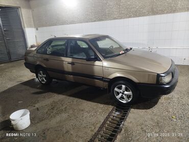 мати 2: Volkswagen Passat: 1995 г., 1.8 л, Механика, Бензин, Седан