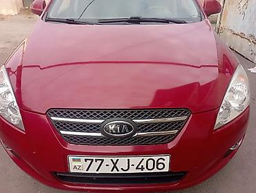 Kia: Kia cee’d (hatchback), qırmızı rəng. - Sürətlər qutusu: mexaniki (5 — 3