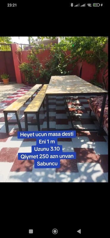 heyet ucun yellencek: Ağac səthi və metal çərçivəsi olan bu masa dəsti, həyət, bağ və ya