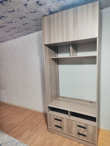 срочно телевизор: Шкаф в идеальном состоянии размер 240×120 Цена 4000 Подставка для