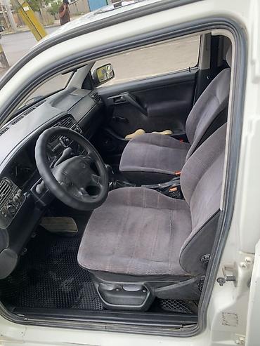 vento: Volkswagen Vento: 1993 г., 2 л, Механика, Бензин, Седан — 5