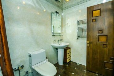 Uzunmüddətli kirayə mənzillər: Yüksək keyfiyyətli əla təmir! Səbail rayonu, “Nizami” küçəsində — 27