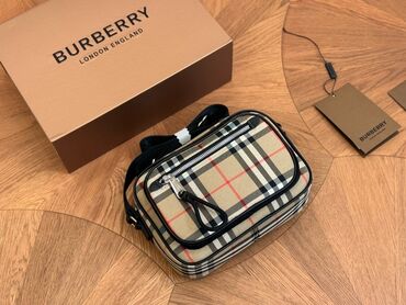 сумка синего цвета: Сумка 
Бренд Burberry 
люкс качество 🔥💎🔥 
размер 22x15
На заказ