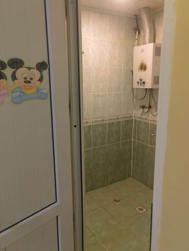 Uzunmüddətli kirayə mənzillər: 6ci mk 2otaqlı içi əşyalı ev kira verilir 380 AZN 5in 5ci mərtəbəsi — 14