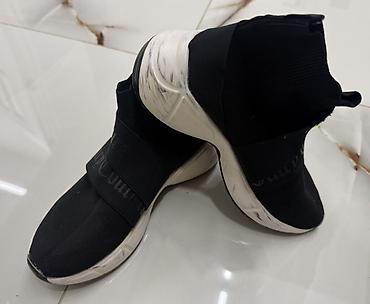 krosofka: Juicy Couture qadın krossovkaları - Rəng: qara üst, ağ altlıq - — 1