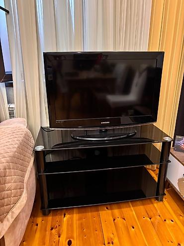 samsung tv: Samsung televizor + şüşə TV stendi Məhsulun təsviri: - Samsung — 1