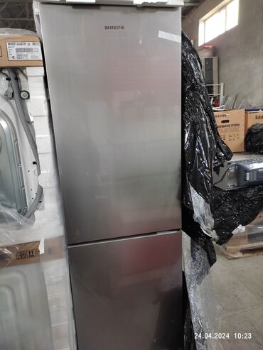 новый холодильник: Холодильник Samsung, Новый, Двухкамерный, 90 * 175 * 70