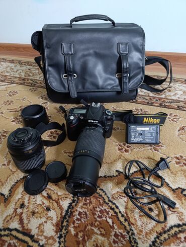 зеркальный фотоаппарат nikon d90: Фотоаппарат Nikon D90 с двумя объективами, предназначенный для