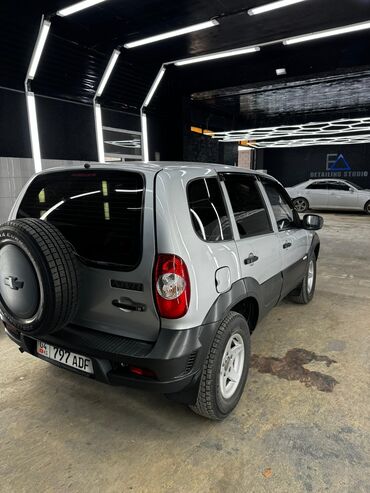 аварийные машины: Chevrolet Niva: 2011 г., 1.7 л, Механика, Бензин, Внедорожник