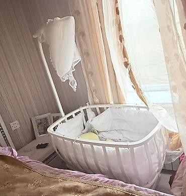 divarda kitab refi: Bewik 45 azn tecili satilir yaxsi veziyetdedi usdunde tul bortik — 1