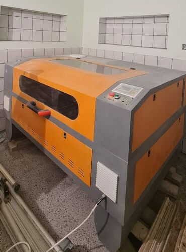 lazer kəsim avadanlığı: 130x94 Lazer kəsim 100w Lampa 5200 chiller soyutmaq sistemi 1 il