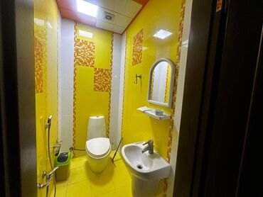 Uzunmüddətli kirayə mənzillər: 3 mkr dairəsində,14 mərtəbəli binanın 9-cu mərtəbəsində, 3 otaqlı — 8