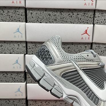 Кроссовки и спортивная обувь: Nike Zoom Vomero 5 Размер 36-46 - Цвет: серый/белый (металлик — 4