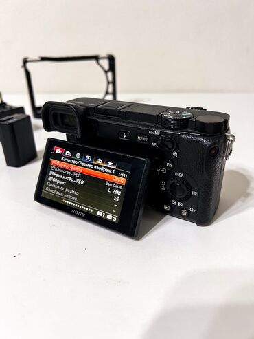 Фотоаппараты: Sony a6400 body в комплекте 2 батареи, зарядное устройство, клетка