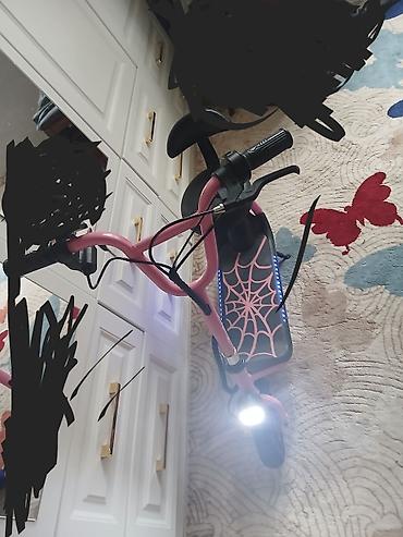 Elektrikli samokatlar: Uşaqlar üçün oturacaqlı elektrik skuter. Çəhrayı-qara rəng — 4