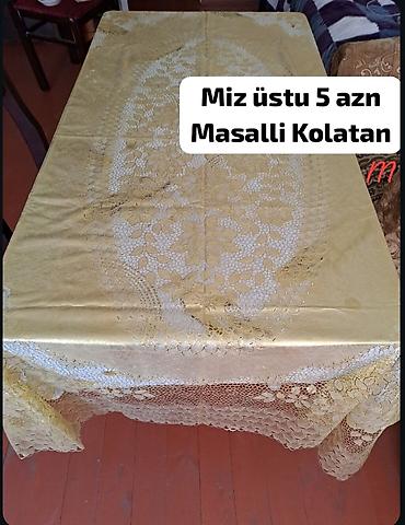 Masa örtüyü – qızılı rəngdə, dairəvi-oval mərkəz naxışlı. - Material