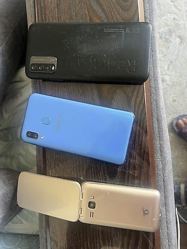 фейк телефон: Набор из трех мобильных телефонов: - Смартфон Xiaomi Redmi (черный) — 2
