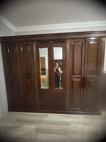 dehliz dolabi: Klassik üslubda iri ölçülü taxta qarderob - Material: massiv ağac və — 1