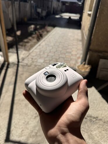 Фотоаппараты: Моментальная камера Fujifilm Instax Mini 12, цвет белый. Особенности