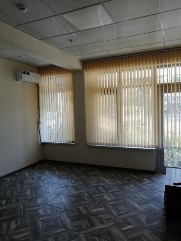 квартира на 1 этаже: Малдыбаева Сдается 2 офиса 6 и 10 кв. Компьютерщикам. Автостоянка