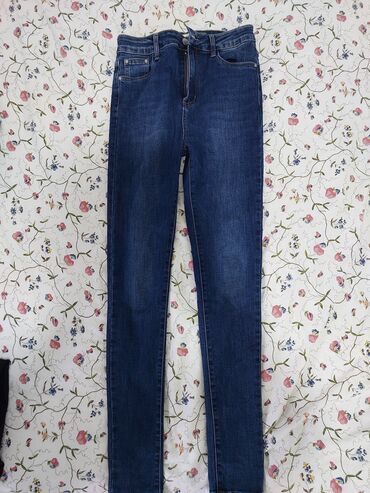pull and bear trenerke zenske: Ženske farmerke, veličina 28