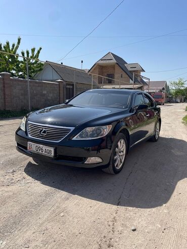 лексус 460 2018: Автомобиль Lexus LS 460 в черном цвете. Эта модель отличается