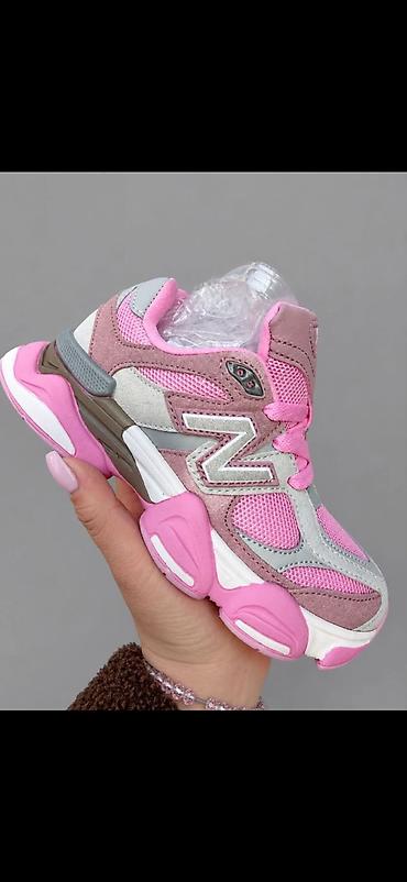 Patike: NB decije
31-36
3400 din — 1