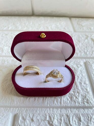 Prstenje: Vel 10
Cena 1300din — 12