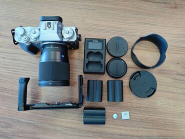 Fotokameralar: Fujifilm XT4 yaxşı vəziyyətdə. Sigma 16mm f1.4 obyektiv ilə satılır