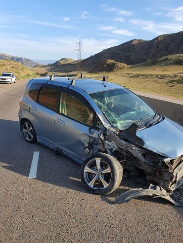 хонда сивик леви руль автамат хежибек серебристый: Автомобиль Honda Fit, требующий ремонта. Автомобиль синего цвета с