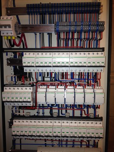 Электрики: Электрик | Установка трансформаторов, Прокладка, замена кабеля, Монтаж выключателей Больше 6 лет опыта — 11