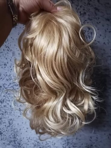 Perike i klipse: Cena 3200din — 5